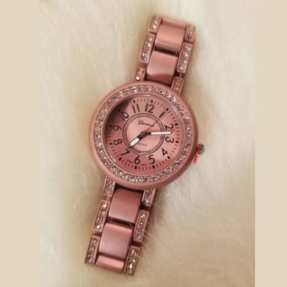 Geneva Accessories - Beautiful Pink rose gold Geneva Crystal Watch